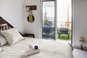 3 habitaciones, muebles diferentes y tabla de planchar con plancha 