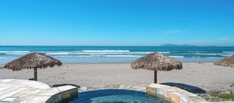 15th Floor Las Olas Mar y Sol | Pool + Jacuzzis