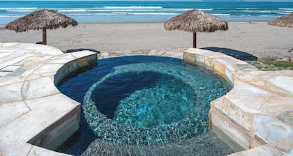 15th Floor Las Olas Mar y Sol | Pool + Jacuzzis