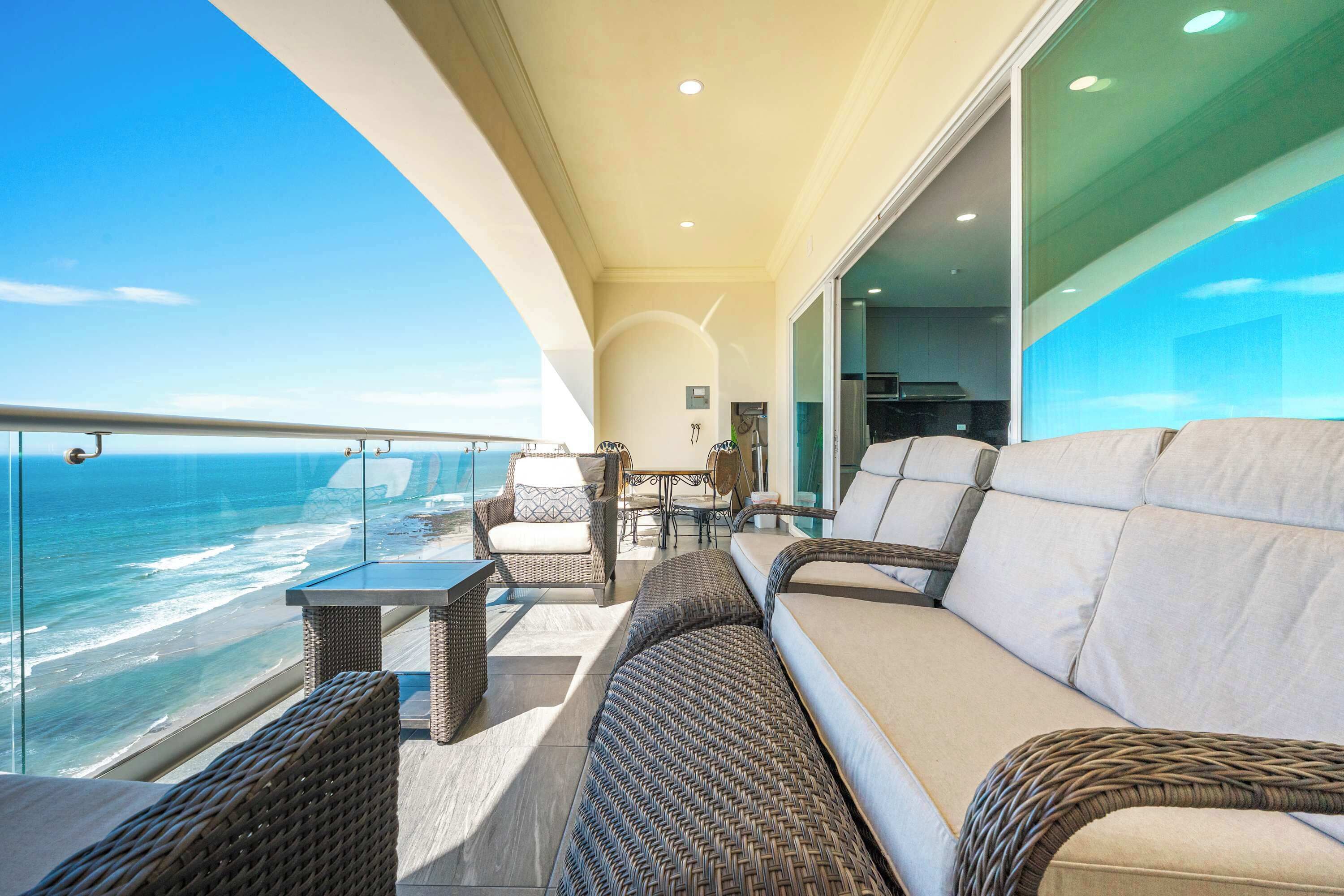 Una televisión, una oficina