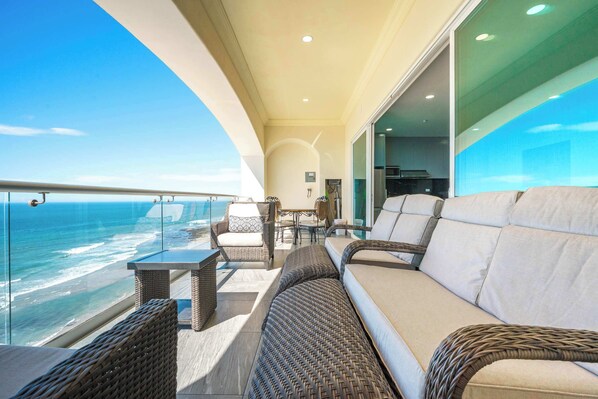 Televisión y oficina 