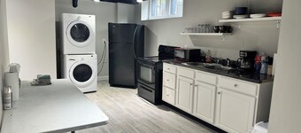 Spacious 6-bedroom house in Indianapolis near downtown, fairgrounds, speedway