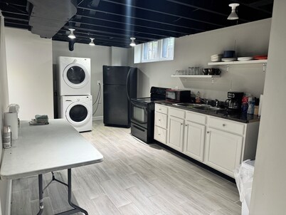 Spacious 6-bedroom house in Indianapolis near downtown, fairgrounds, speedway