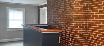 Spacious 6-bedroom house in Indianapolis near downtown, fairgrounds, speedway
