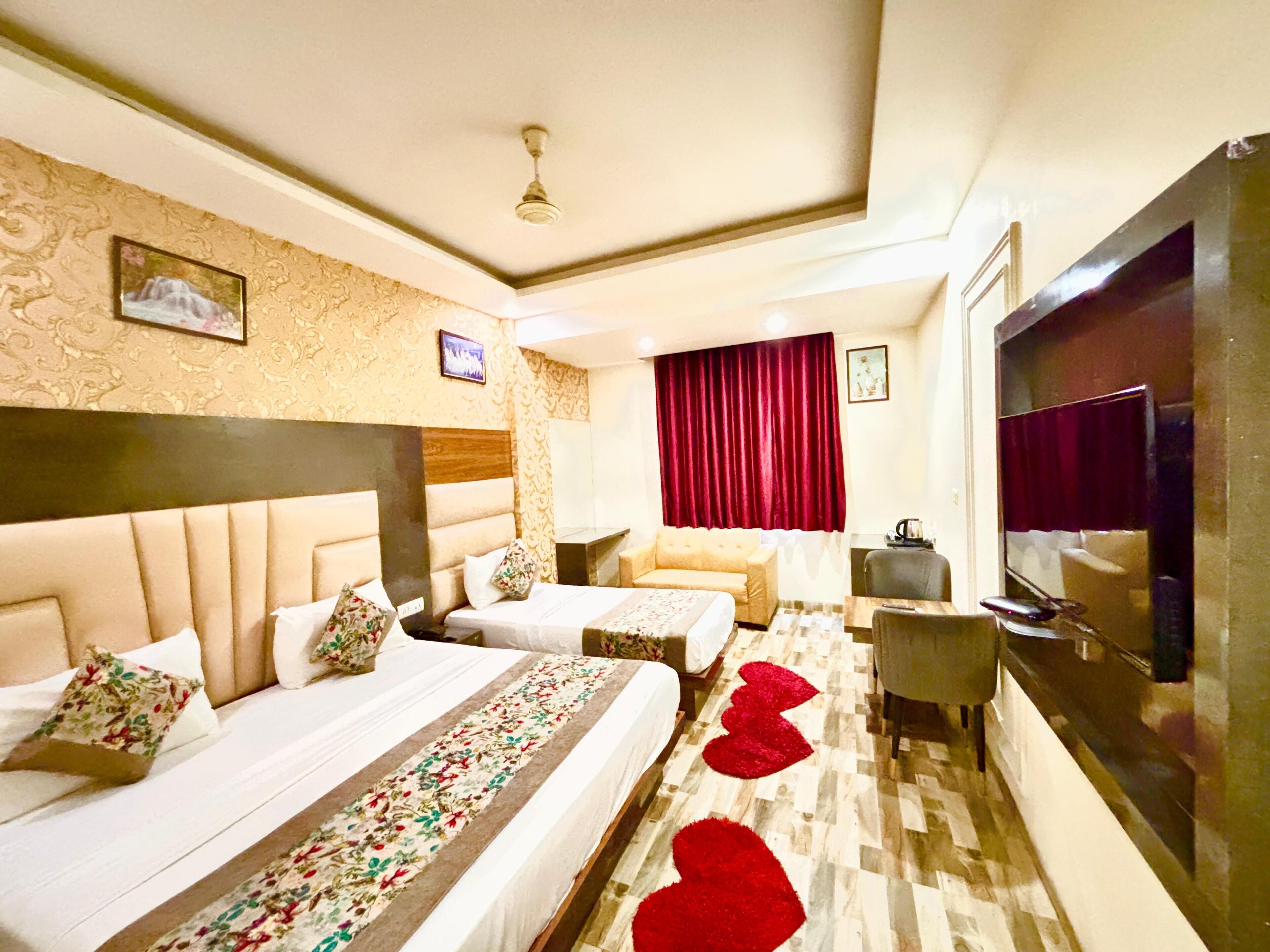 Classic Triple Room | Minibar, free WiFi, bed sheets