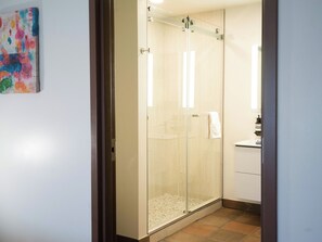 Field House 1 at High Frontier | Bathroom - High Frontier (Fort Davis)