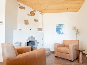 Bunkhouse 3 at High Frontier | Roupas de cama premium, camas com colchões pillow-top, cortinas blackout