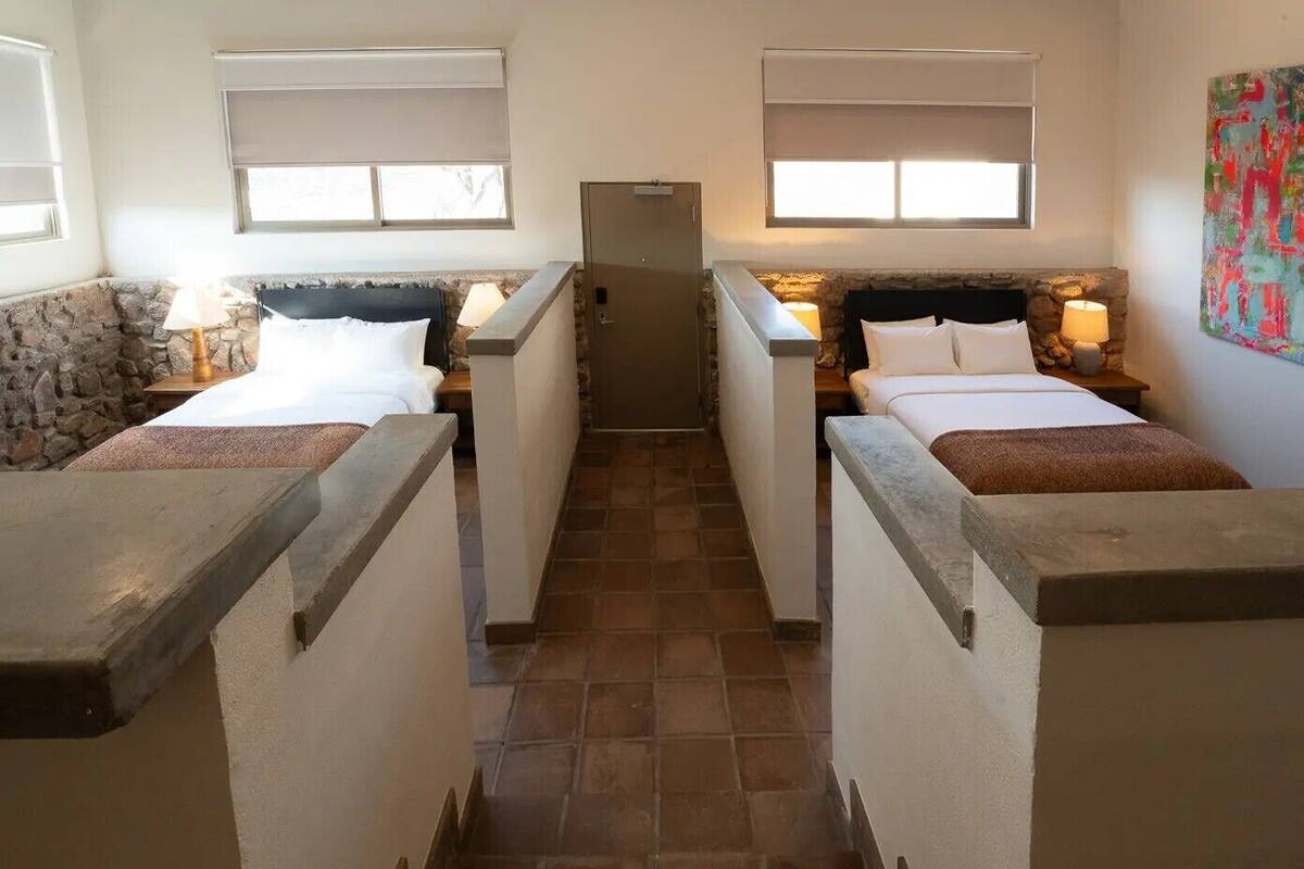 Ranch Guest House at High Frontier | 高档床上用品、加厚床垫、遮光窗帘、免费 WiFi