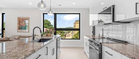 Refrigerador, microondas, horno, placa de cocina