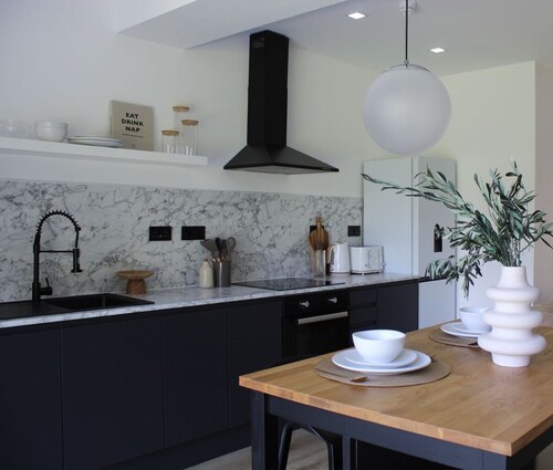 No 6 - 1 Bed Flat - Lux Living - Free Parking