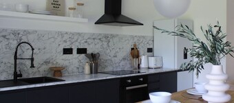 No 6 - 1 Bed Flat - Lux Living - Free Parking