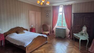 5 Schlafzimmer, Bügeleisen/Bügelbrett, WLAN, Bettwäsche