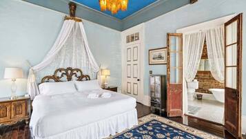 5 間睡房、書桌、熨斗/熨衫板、可攜式嬰兒床