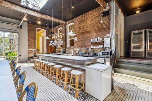 Historic Mansion Heated Pool & Courtyard 5br|5.5ba