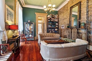 Fernseher, Stereoanlage, Arbeitsbereiche