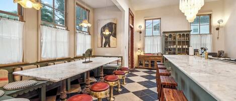 تناول الطعام