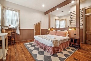 5 habitaciones, escritorio y tabla de planchar con plancha 