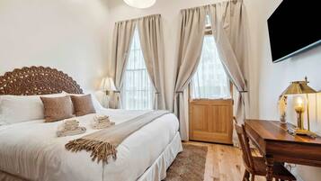 5 bilik tidur, meja, seterika/papan seterika, katil bayi mudah alih