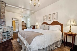 9 habitaciones, escritorio y tabla de planchar con plancha 