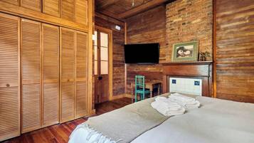 9 sovrum, skrivbord, strykjärn/strykbräda och resesäng