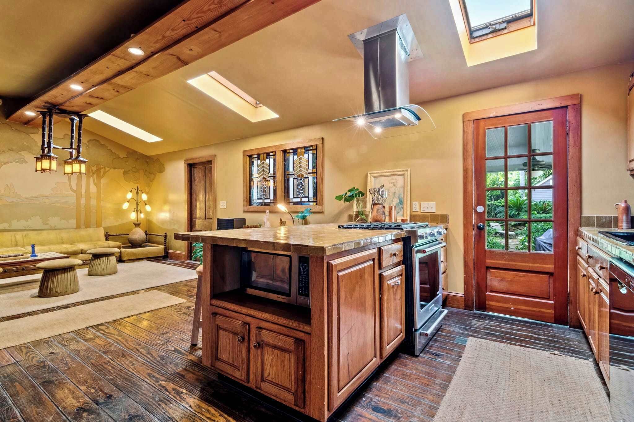 雪櫃、微波爐、焗爐、爐具