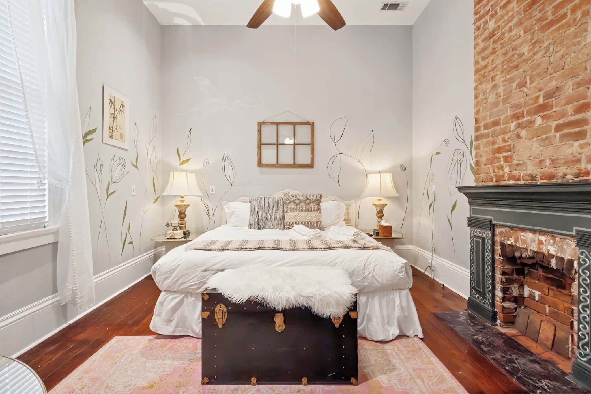 5 多间卧室、办公桌、熨斗/熨衣板、旅行婴儿床