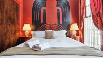 5 bilik tidur, meja, seterika/papan seterika, katil bayi mudah alih