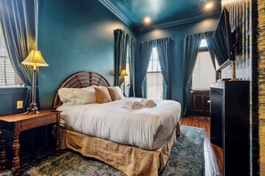 5 bedrooms, desk, iron/ironing board, travel cot