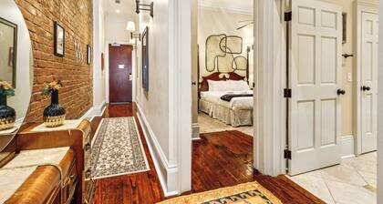 Elegant Condo w Balcony on Magazine St. 2br|1ba