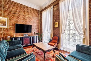 TV, stereo, offices