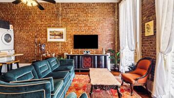 Tv, en stereo och kontor