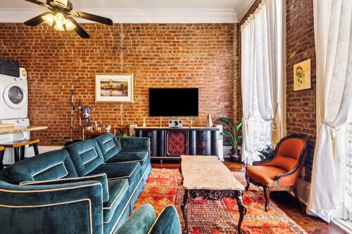 Elegant Condo w Balcony on Magazine St. 2br|1ba