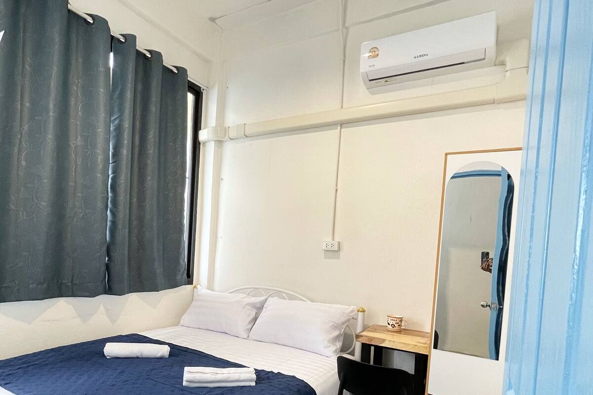 Double Room, Balcony | Iron/ironing board (on request), WiFi (free)