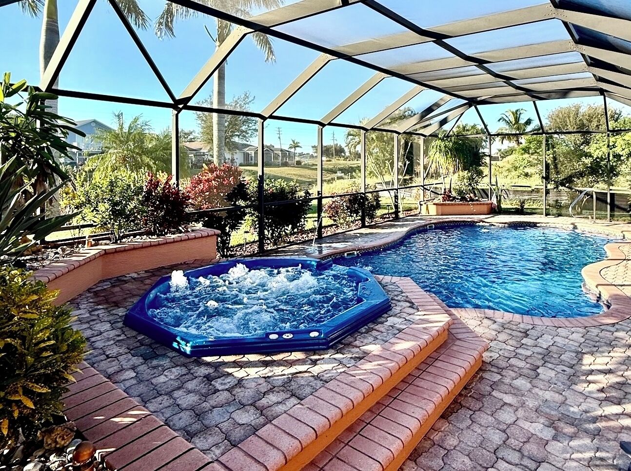 Piscina a l'aire lliure i piscina climatitzada 