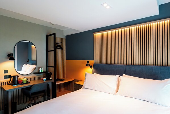 Desk, laptop workspace, blackout curtains, iron/ironing board - Village Hotel Reading  (Reading)