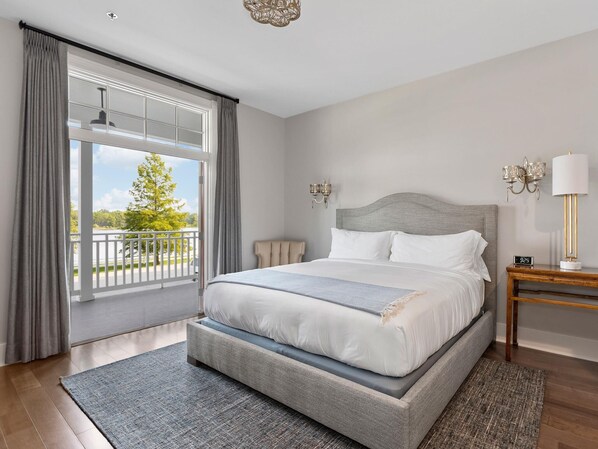 Deluxe King ADA | أغطية فراش متميزة وواي فاي مجانًا وملاءات أسرّة