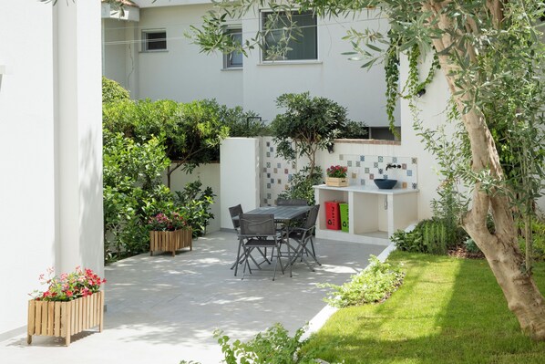 Apartamento, 1 quarto, varanda, vista para o jardim | Terraço/pátio