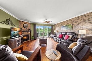 TV, fireplace