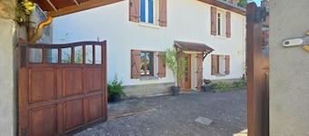 Charming 2-bedroom house in beautiful Chambon-sur-Voueize with Fibre