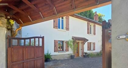 Charming 2-bedroom house in beautiful Chambon-sur-Voueize with Fibre