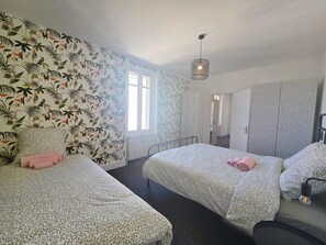 2 chambres, fer et planche à repasser, lit parapluie, Wi-Fi gratuit