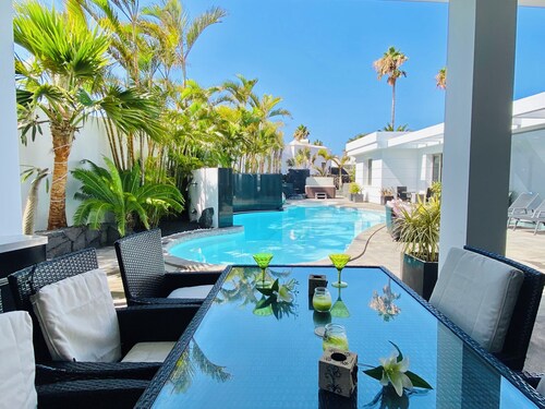 Luxury villa in Puerto del Carmen with 5 on-suite bedrooms, pool and hot tube