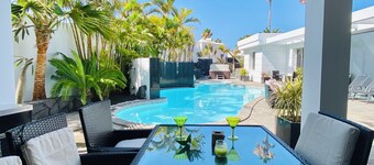 Luxury villa in Puerto del Carmen with 5 on-suite bedrooms, pool and hot tube