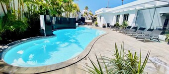 Luxury villa in Puerto del Carmen with 5 on-suite bedrooms, pool and hot tube