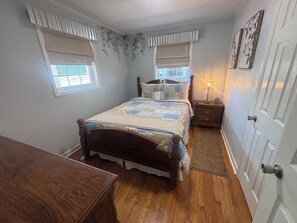 Iron/ironing board, free WiFi, bed sheets