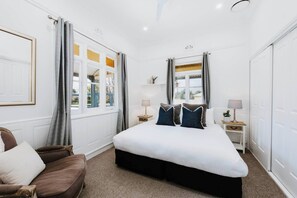 3 habitaciones, tabla de planchar con plancha, cuna de viaje y wifi