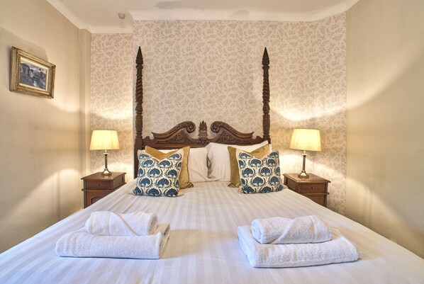Deluxe Double Room | Premium bedding, iron/ironing board, free WiFi, bed sheets