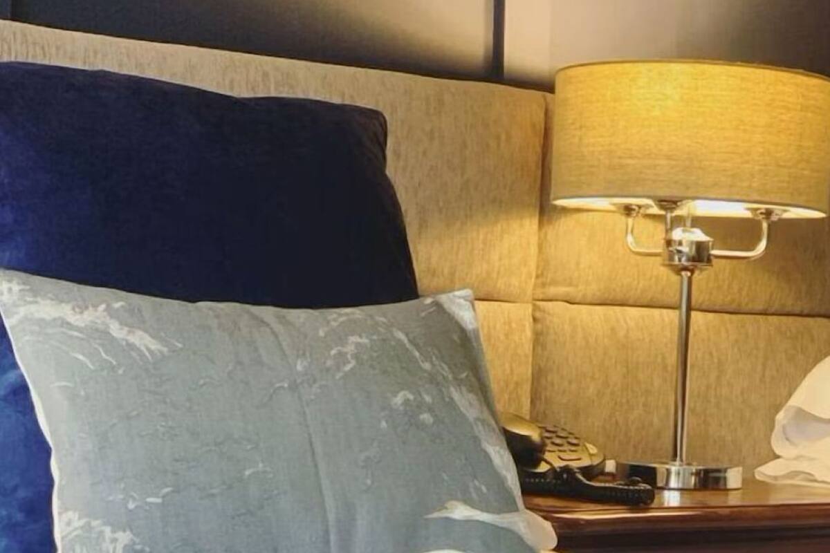 Single Room | Peralatan tempat tidur premium, seterika/papan seterika, Wi-fi percuma