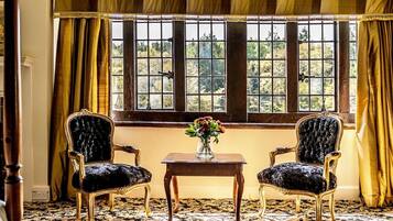 Sviitti | Ylelliset vuodevaatteet, silitysrauta/-lauta, ilmainen Wi-Fi