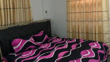 2 habitaciones, tabla de planchar con plancha, wifi y ropa de cama